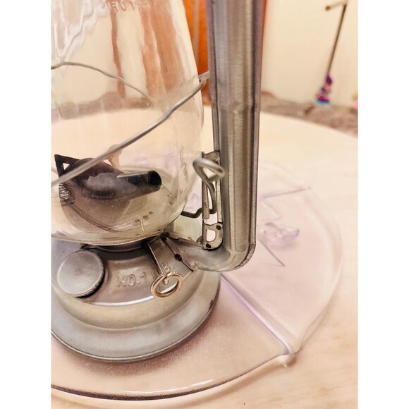 New Vintage W.T. Kirkman “Little Champ” No.1 C.B.Oil Lantern Metal Kerosene Lamp - Picture 7 of 15